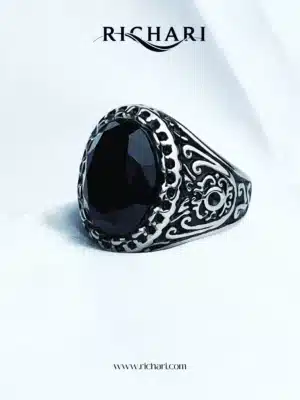 Richari Imperial Black Gem Signet Ring